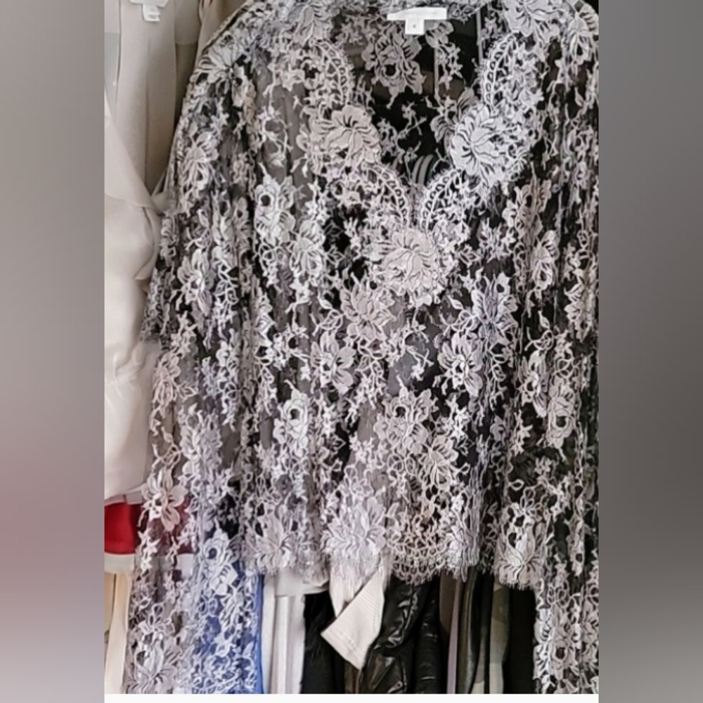 Elegant St. John Couture Black and Gray Lace Blouse Size 12 - Picture 5 of 5